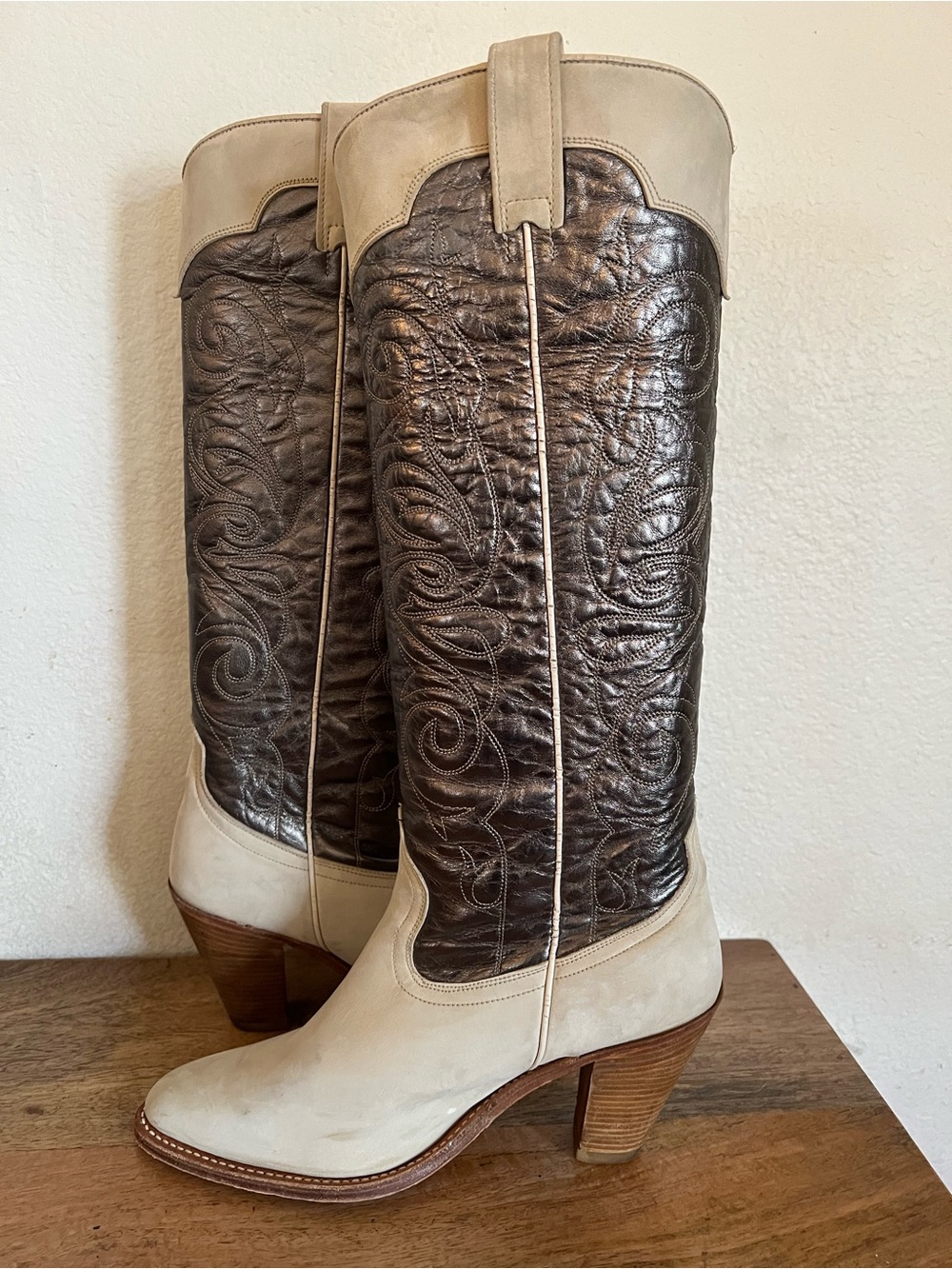 Vintage Frye Stitch Tall Mustang Western Heel Cowgirl Boots Silver/Beige Sz 10M - Picture 6 of 17